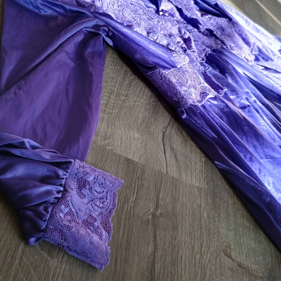 GoRGeOuS, early 1980s, 2 piece royal purple full-length Shadowline peignoir - Picture 13 of 14